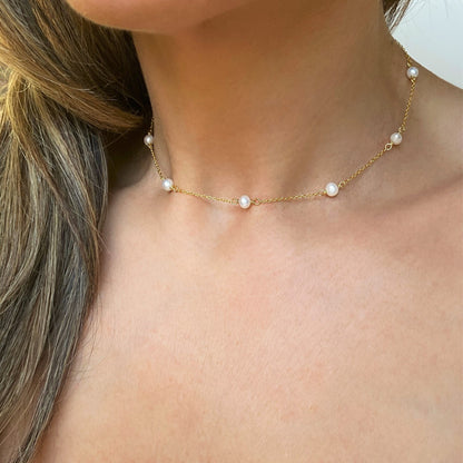 10 Freshwater Pearl Necklace for Woman with gold cable chain on model